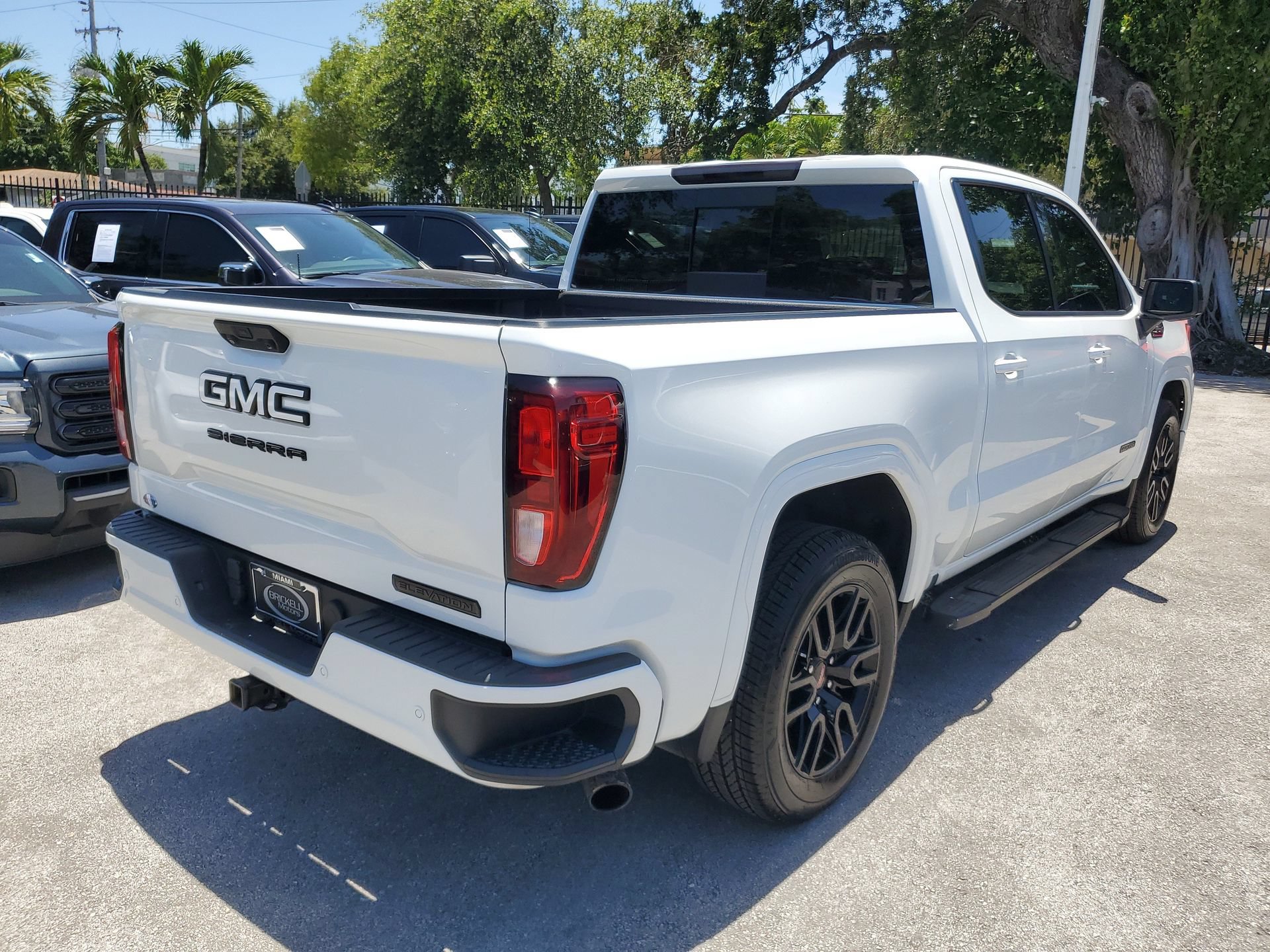 Used 2023 GMC Sierra 1500 Elevation w/ Elevation Premium Package RWD image 3