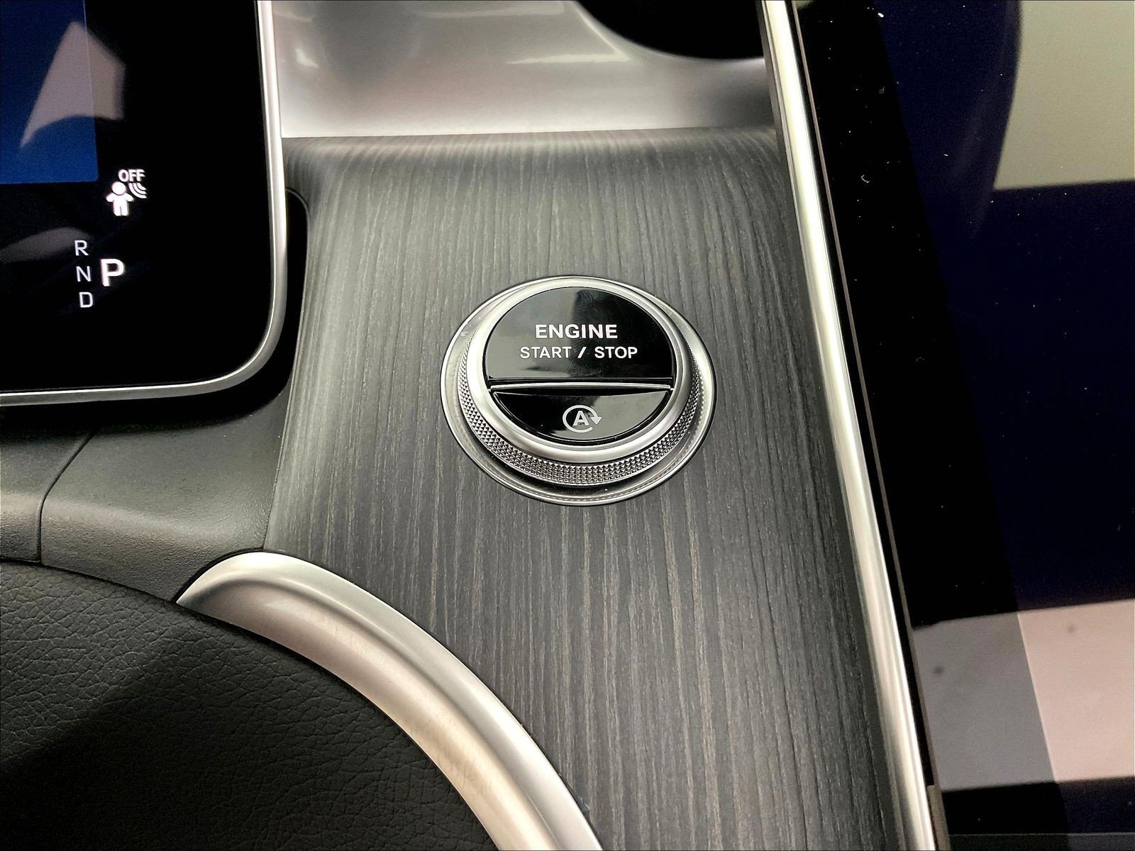 Certified 2025 Mercedes-Benz GLC 43 AMG 4MATIC image 37