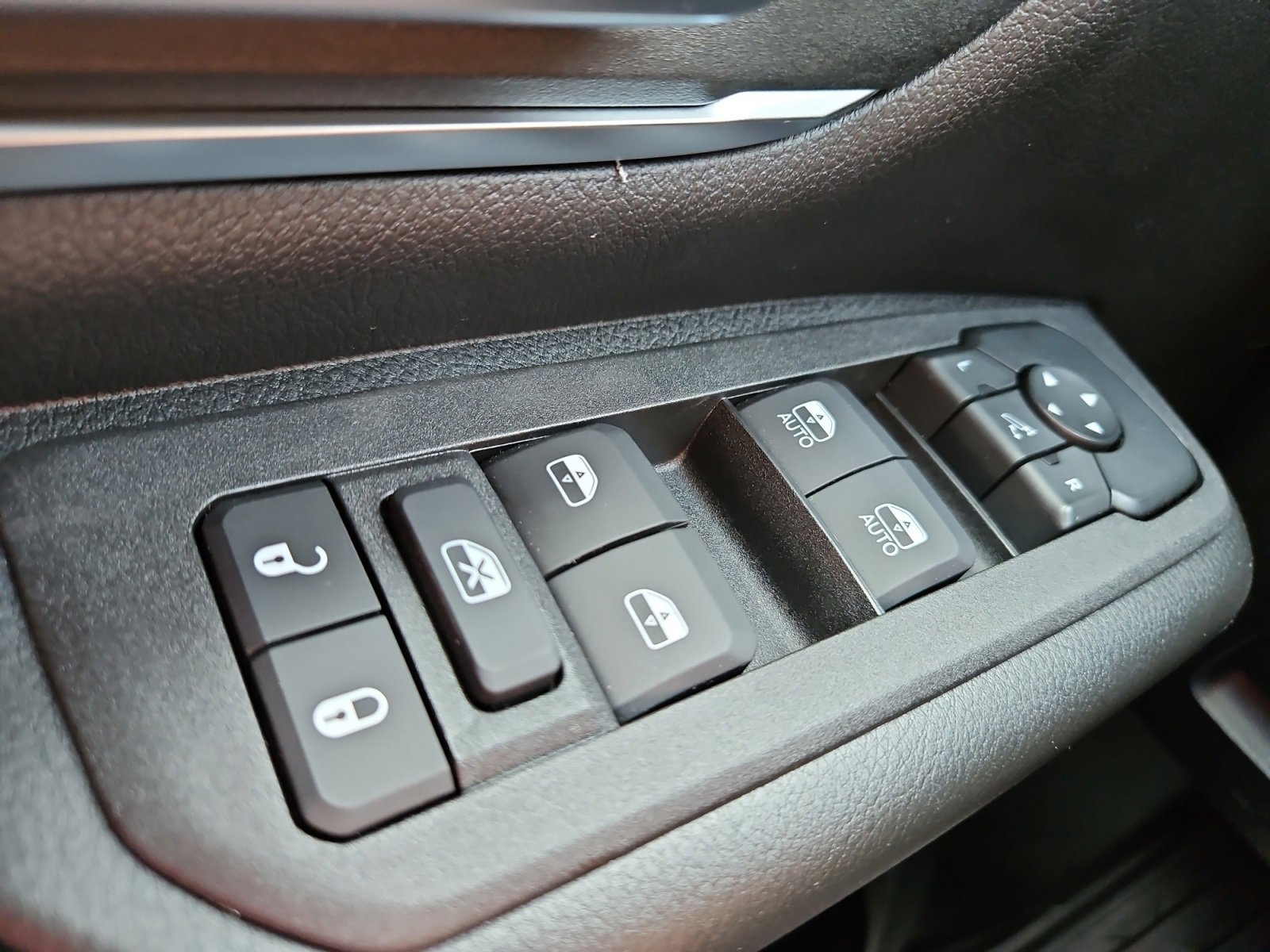 New 2025 RAM 1500 4x4 Crew Cab image 22