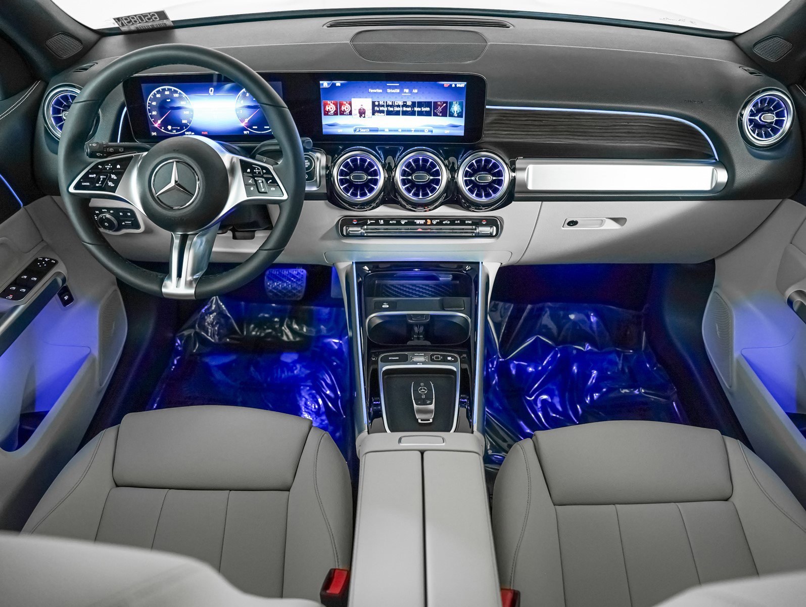 New 2025 Mercedes-Benz GLB 250 image 12