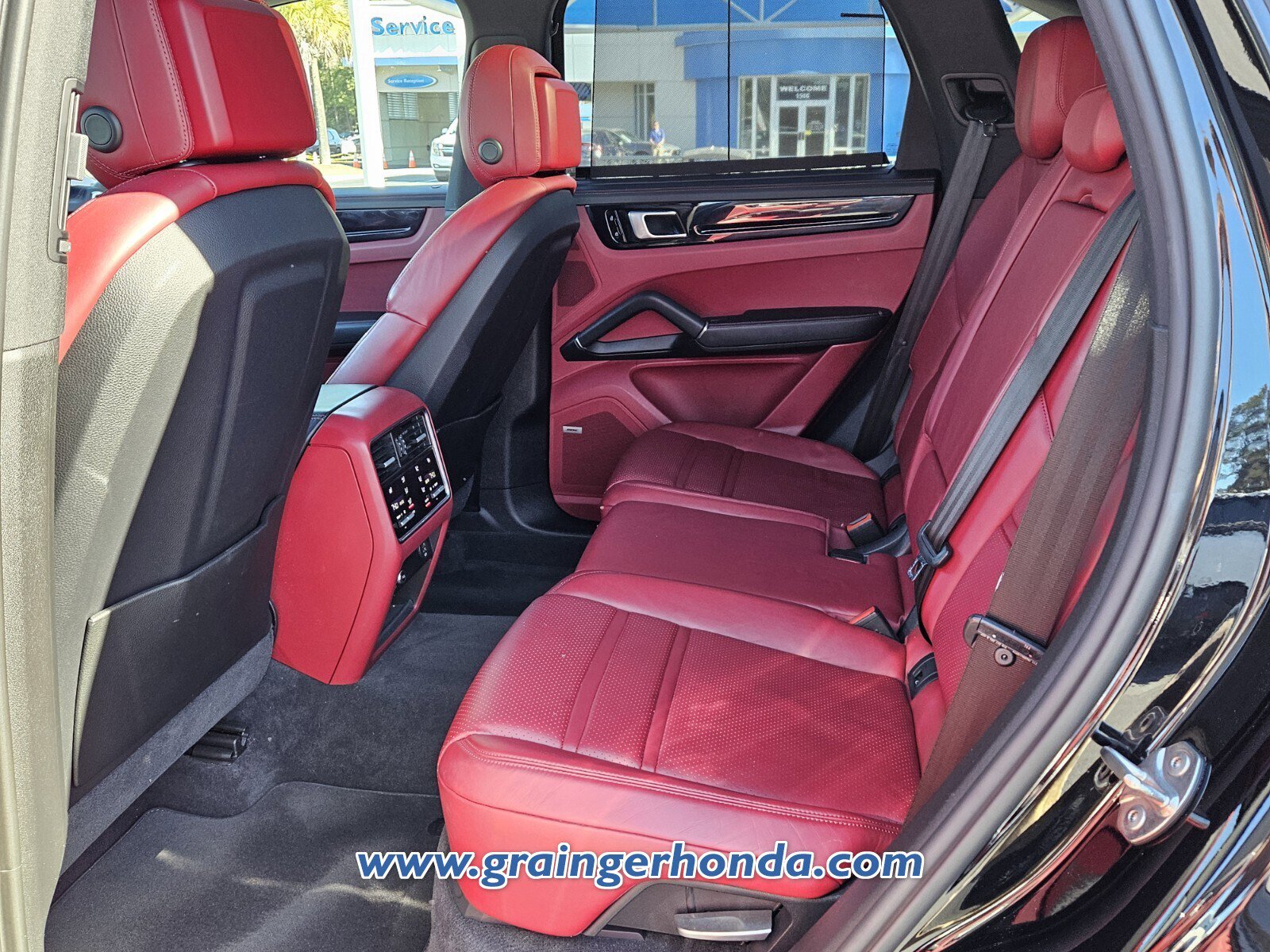 Used 2019 Porsche Cayenne S image 11