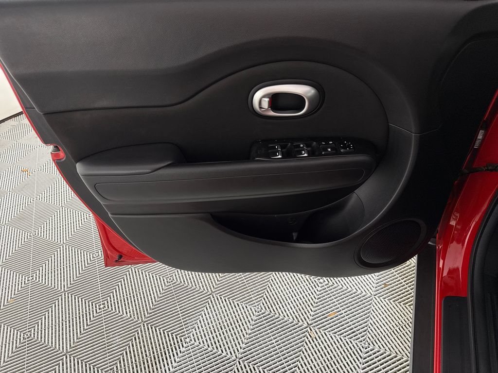 Used 2017 Kia Soul + FWD image 10