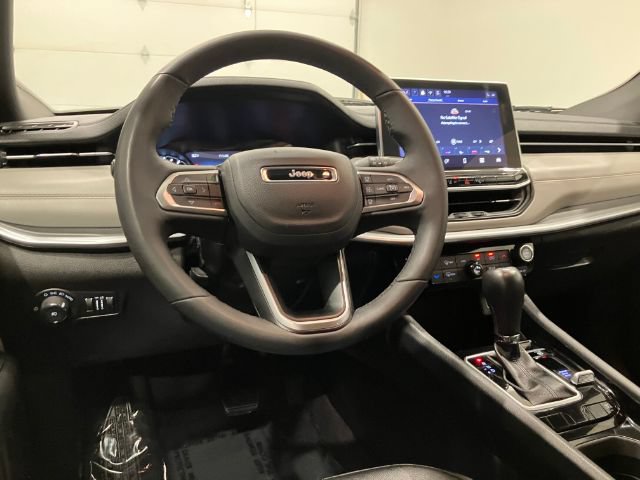 Used 2025 Jeep Compass Limited AWD/4WD image 39