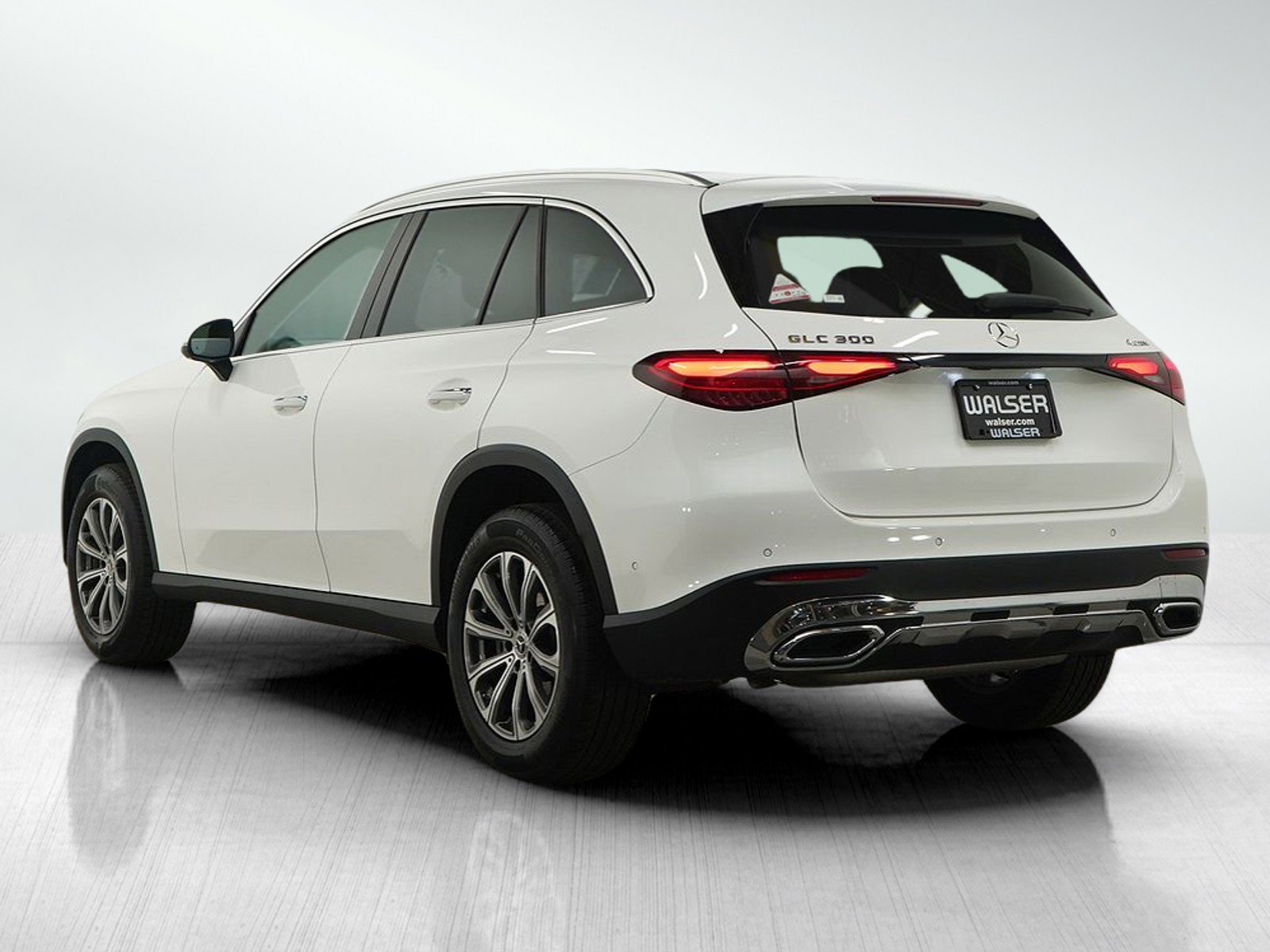 Used 2024 Mercedes-Benz GLC 300 4MATIC image 3