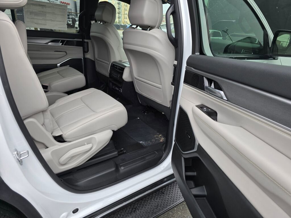 New 2025 Jeep Wagoneer Series II image 14