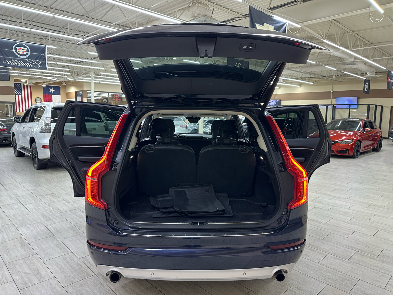 Used 2019 Volvo XC90 T5 Momentum w/ Protection Package Premier image 12