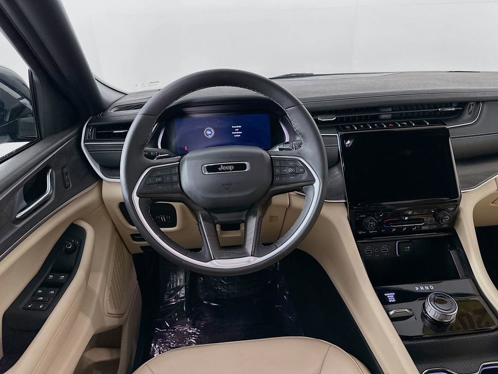 Certified 2025 Jeep Grand Cherokee Limited image 33
