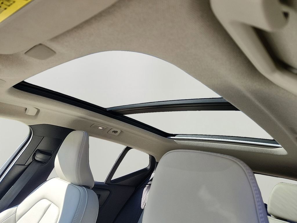 Used 2023 Volvo XC40 B5 Plus w/ Driver Assist Package image 15