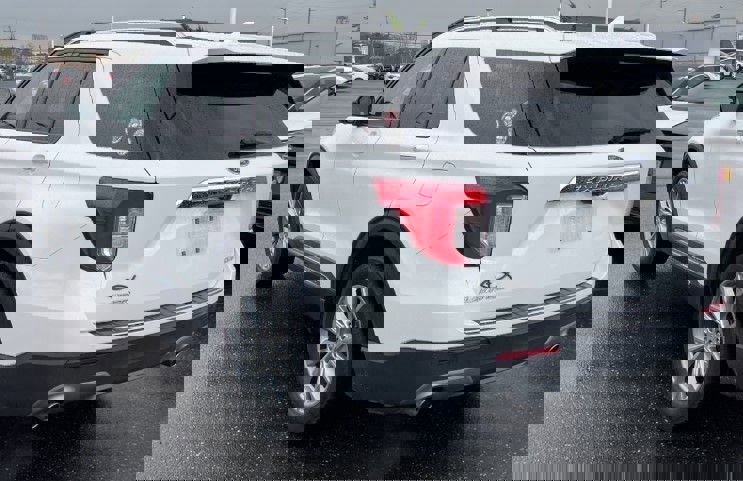 Used 2021 Ford Explorer Limited w/ Equipment Group 301A image 3