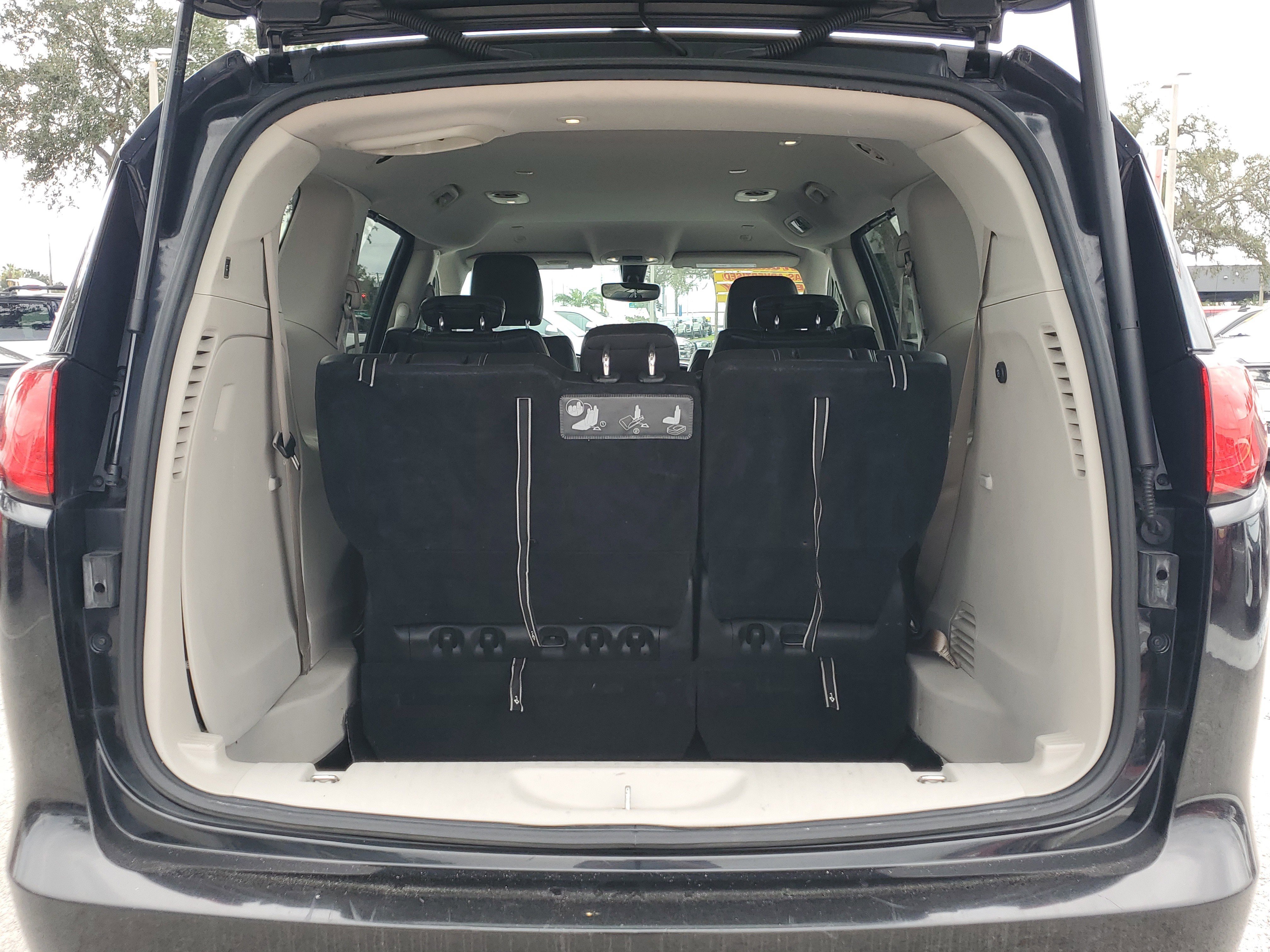 Used 2021 Chrysler Voyager Lxi image 10