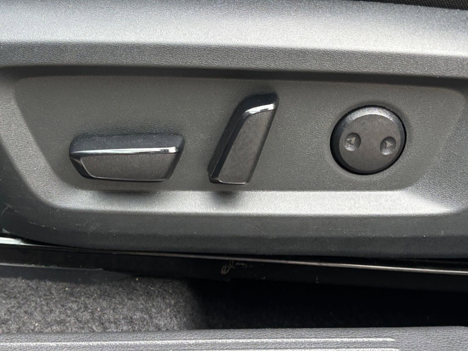 Used 2025 Nissan Rogue SV AWD/4WD image 27