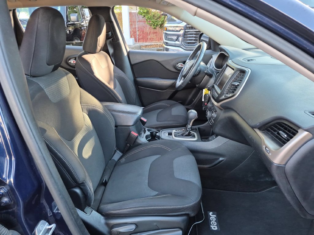 Used 2016 Jeep Cherokee Latitude FWD image 16