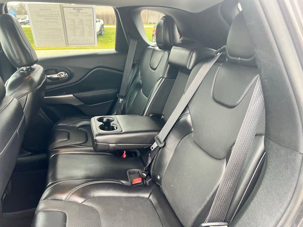 Used 2019 Jeep Cherokee Limited image 25