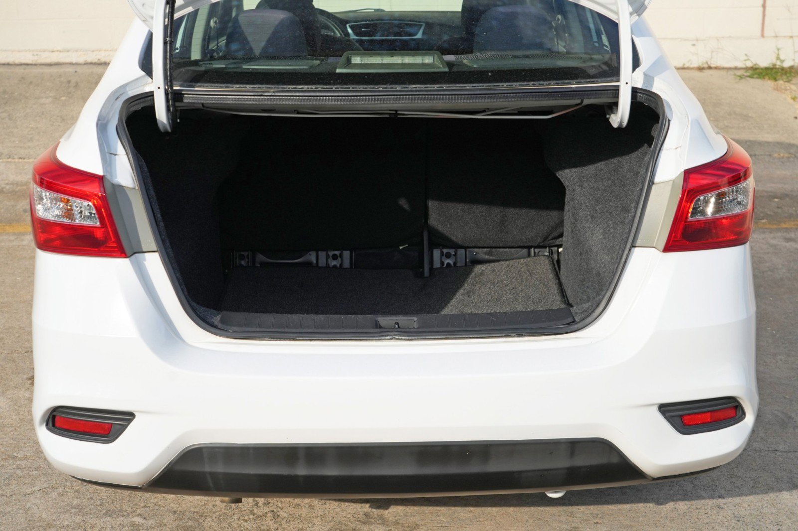 Used 2017 Nissan Sentra S w/ S Style Package FWD image 9