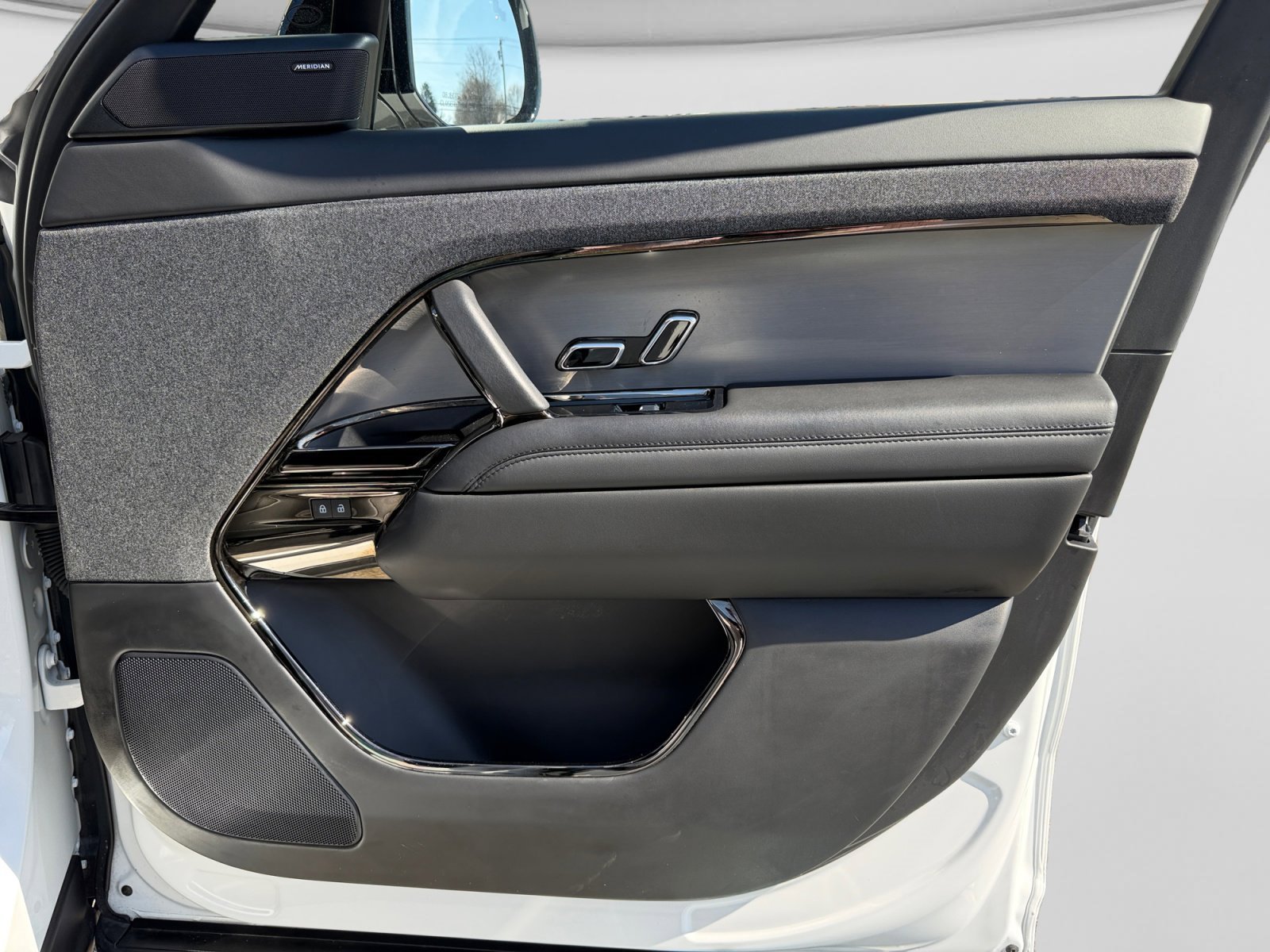 Used 2024 Land Rover Range Rover Sport SE image 24