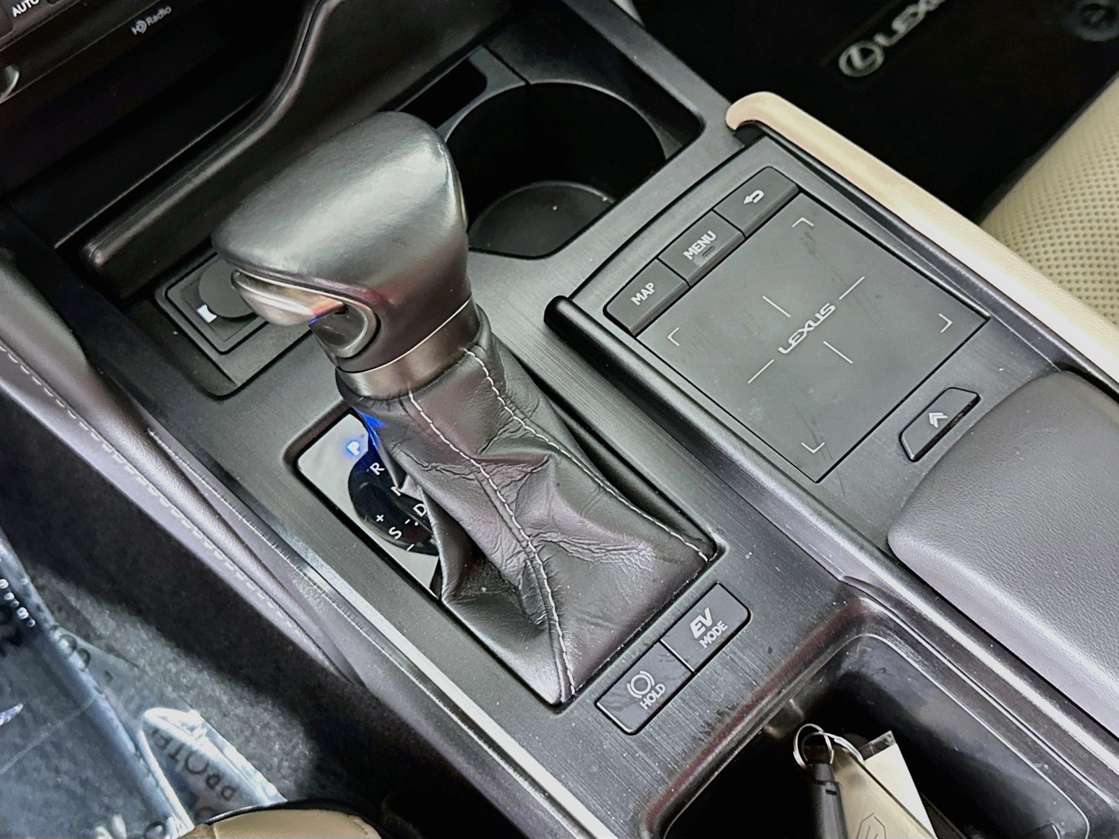 Used 2020 Lexus ES 300h w/ Premium Package FWD image 17