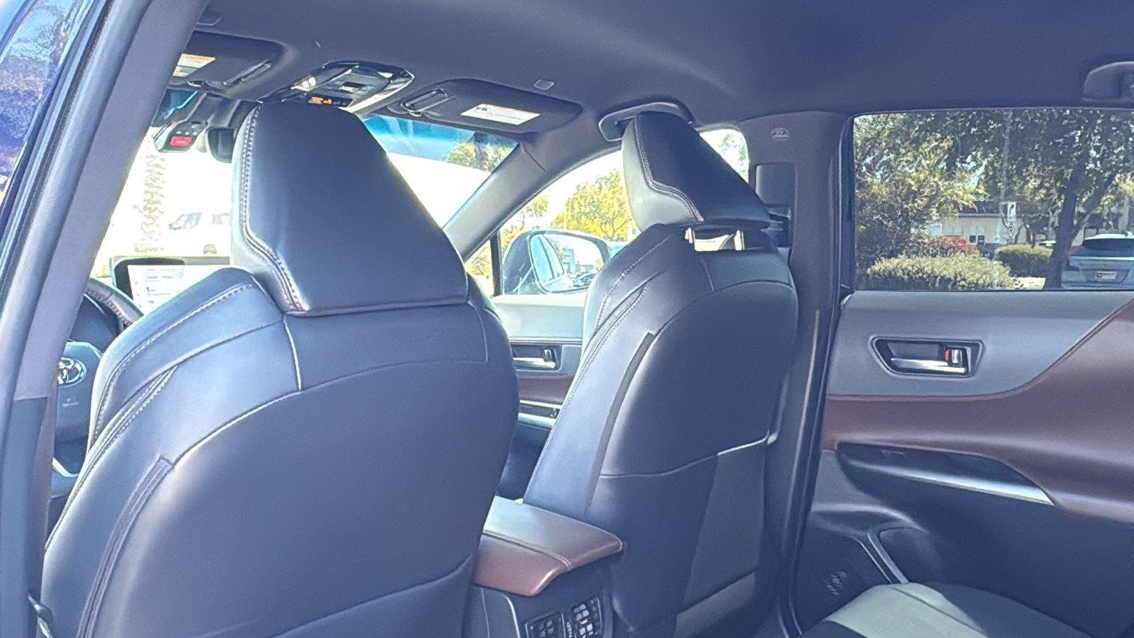 Used 2023 Toyota Venza XLE image 28