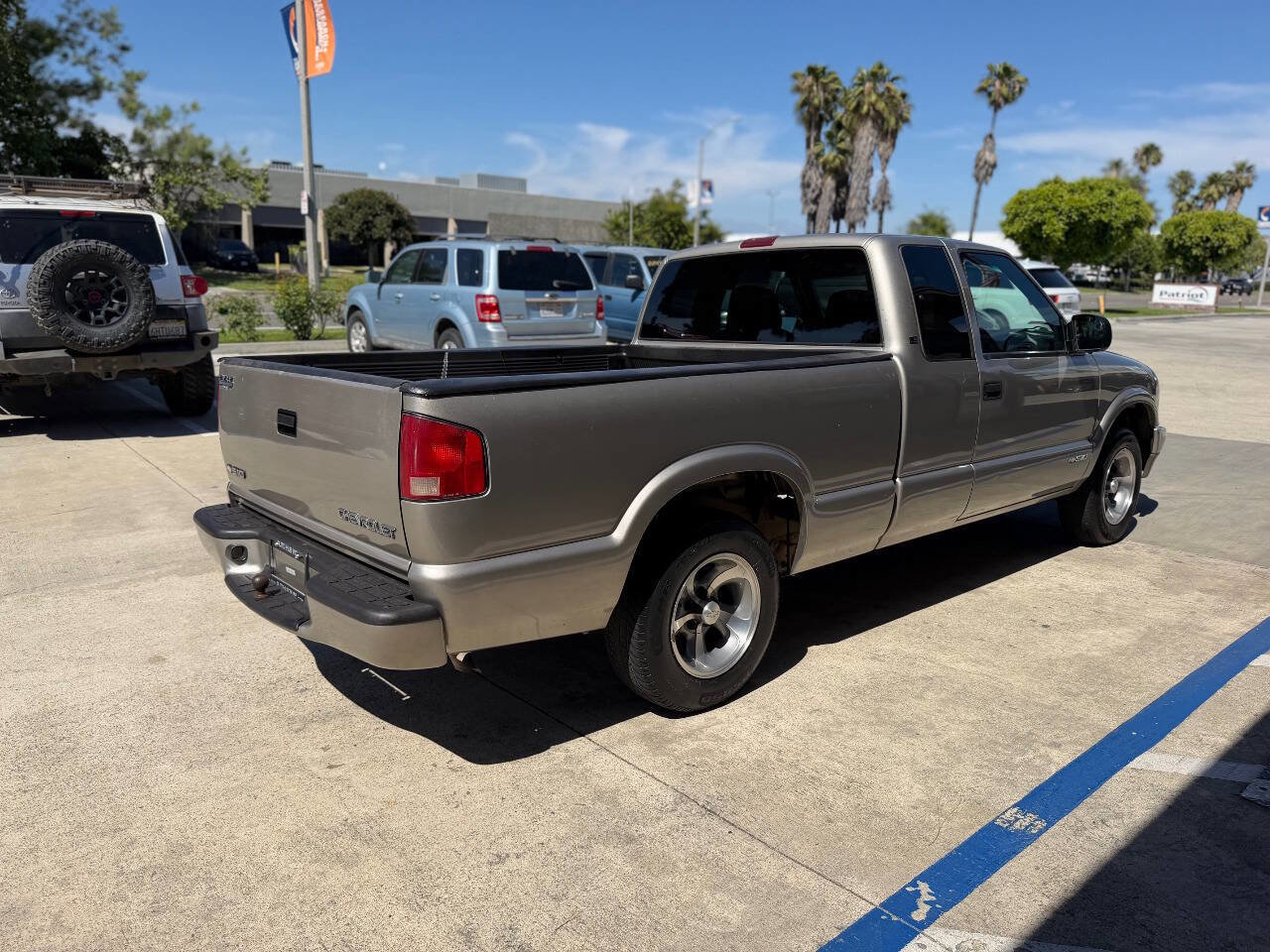 Used 2000 Chevrolet S10 Pickup LS w/ Preferred Equipment Group RWD image 11