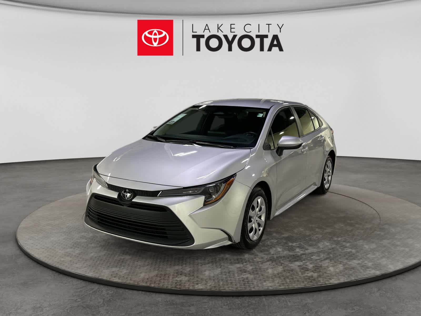 Used 2024 Toyota Corolla LE FWD image 1