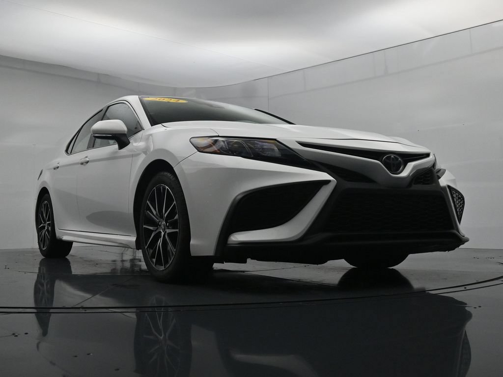 Used 2024 Toyota Camry SE FWD image 30