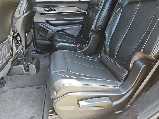 Used 2025 Jeep Grand Cherokee L Limited w/ Black Appearance Package RWD image 18
