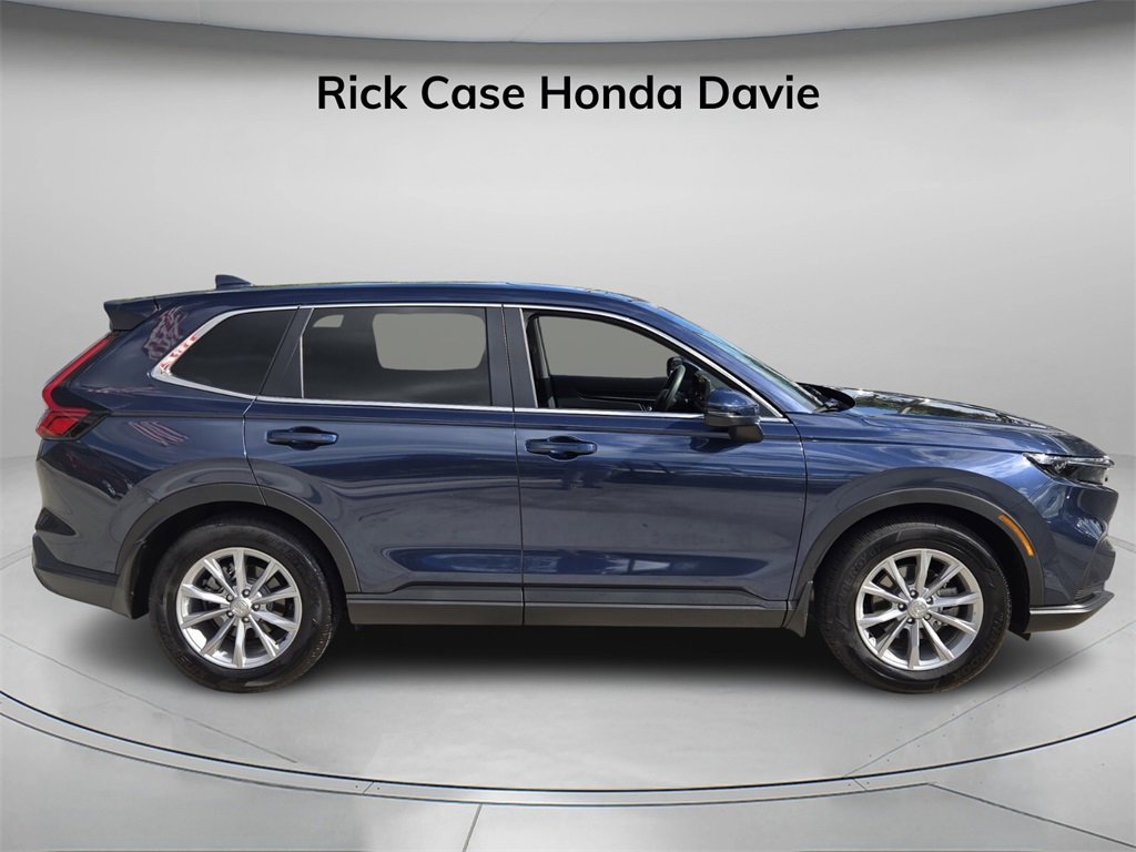 Used 2025 Honda CR-V EX image 3