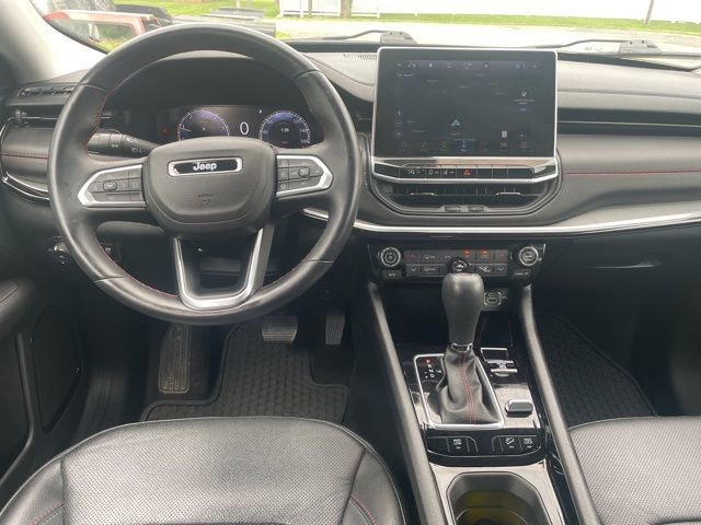 Used 2022 Jeep Compass Trailhawk w/ Trailhawk Elite Group AWD/4WD image 3
