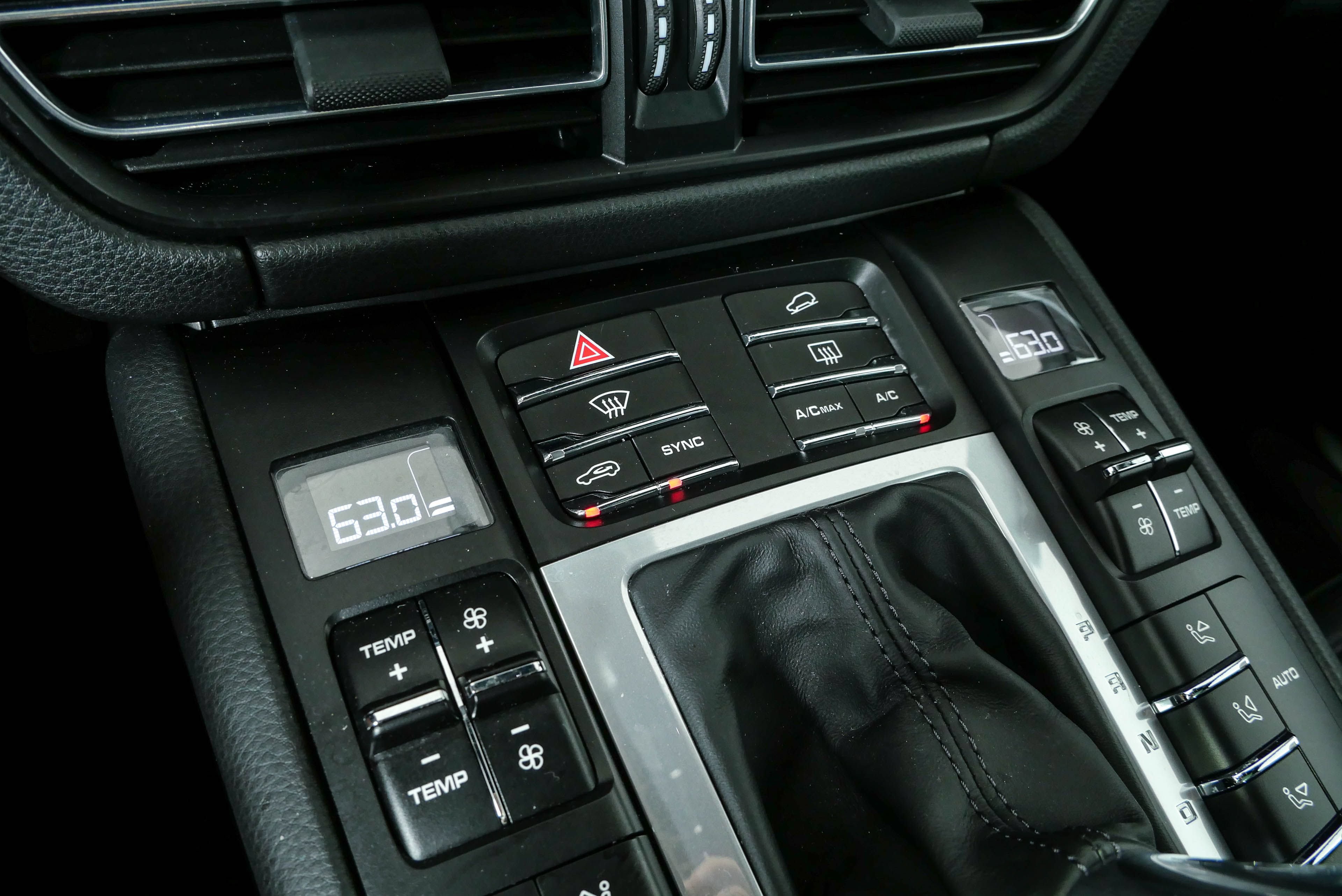 Certified 2021 Porsche Macan S AWD/4WD image 18