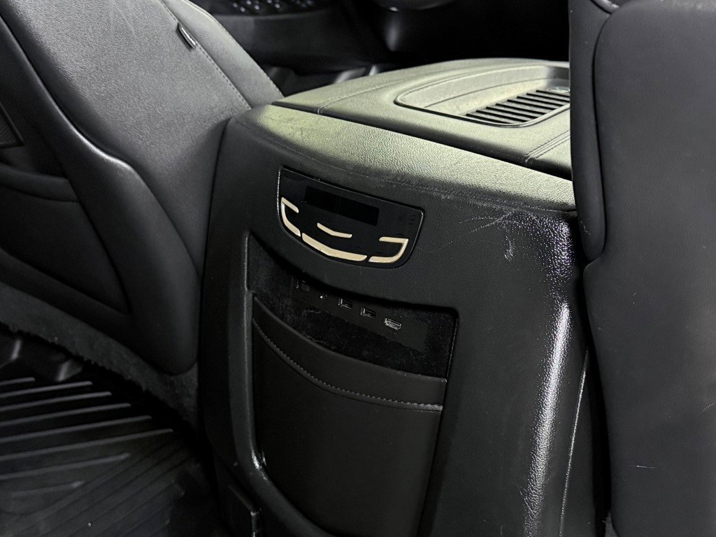 Used 2018 Cadillac Escalade Luxury image 15