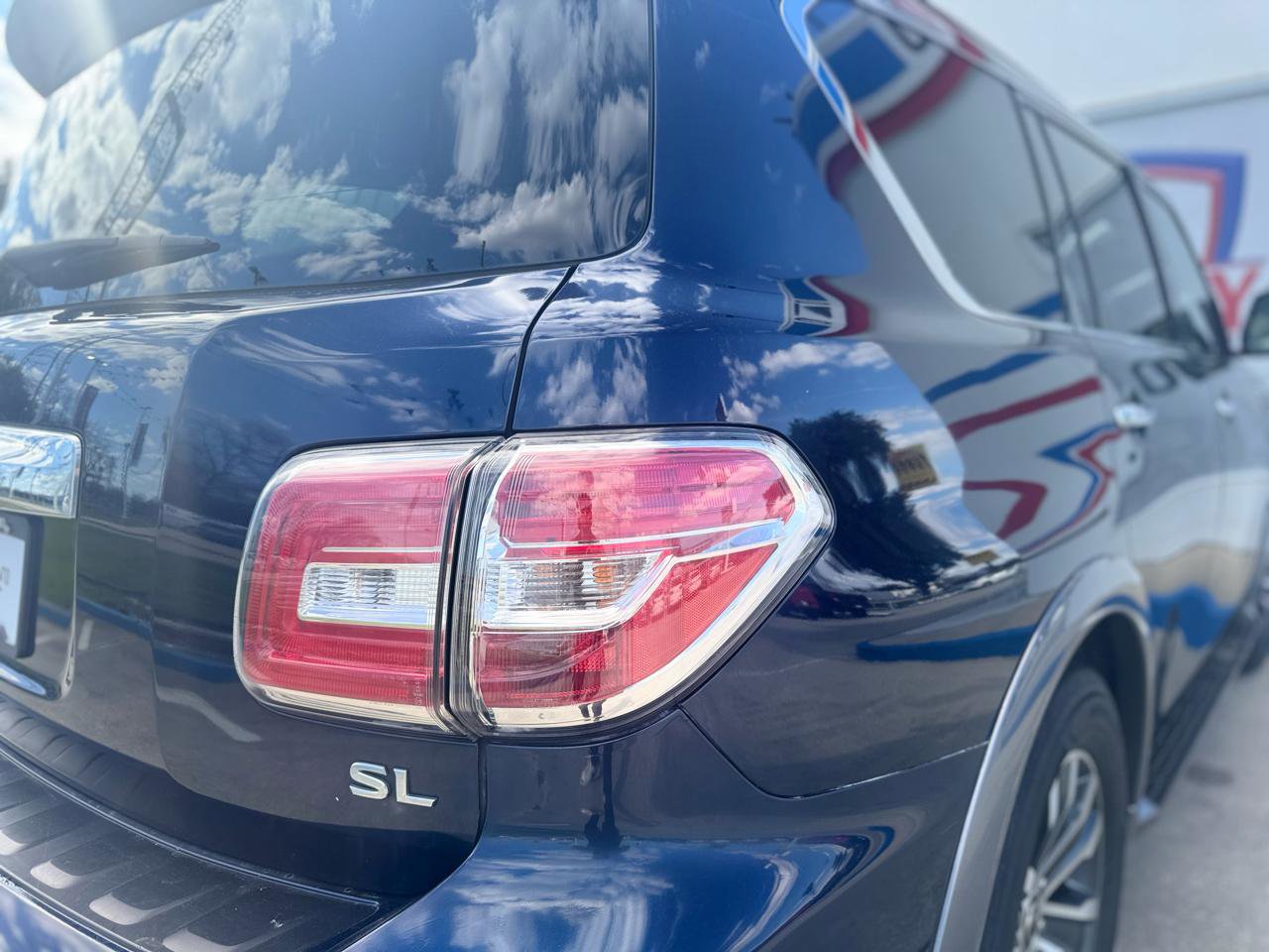 Used 2018 Nissan Armada SL image 32