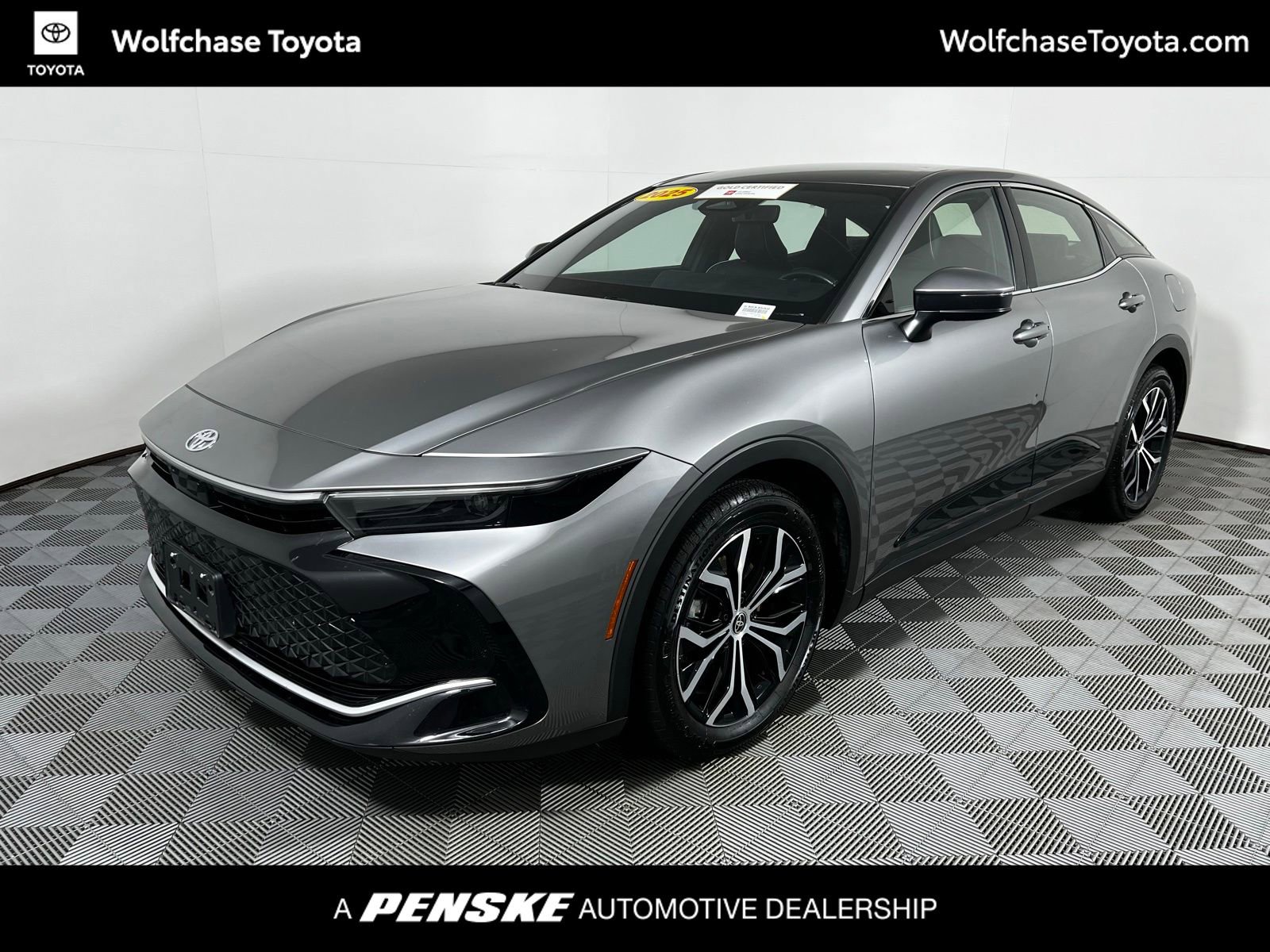 Certified 2025 Toyota Crown XLE image 1