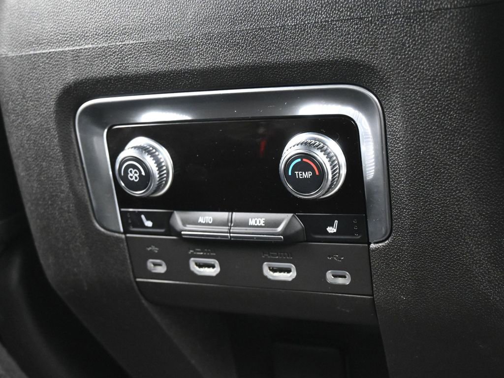 Used 2021 GMC Yukon SLT w/ SLT Luxury Plus Package image 48