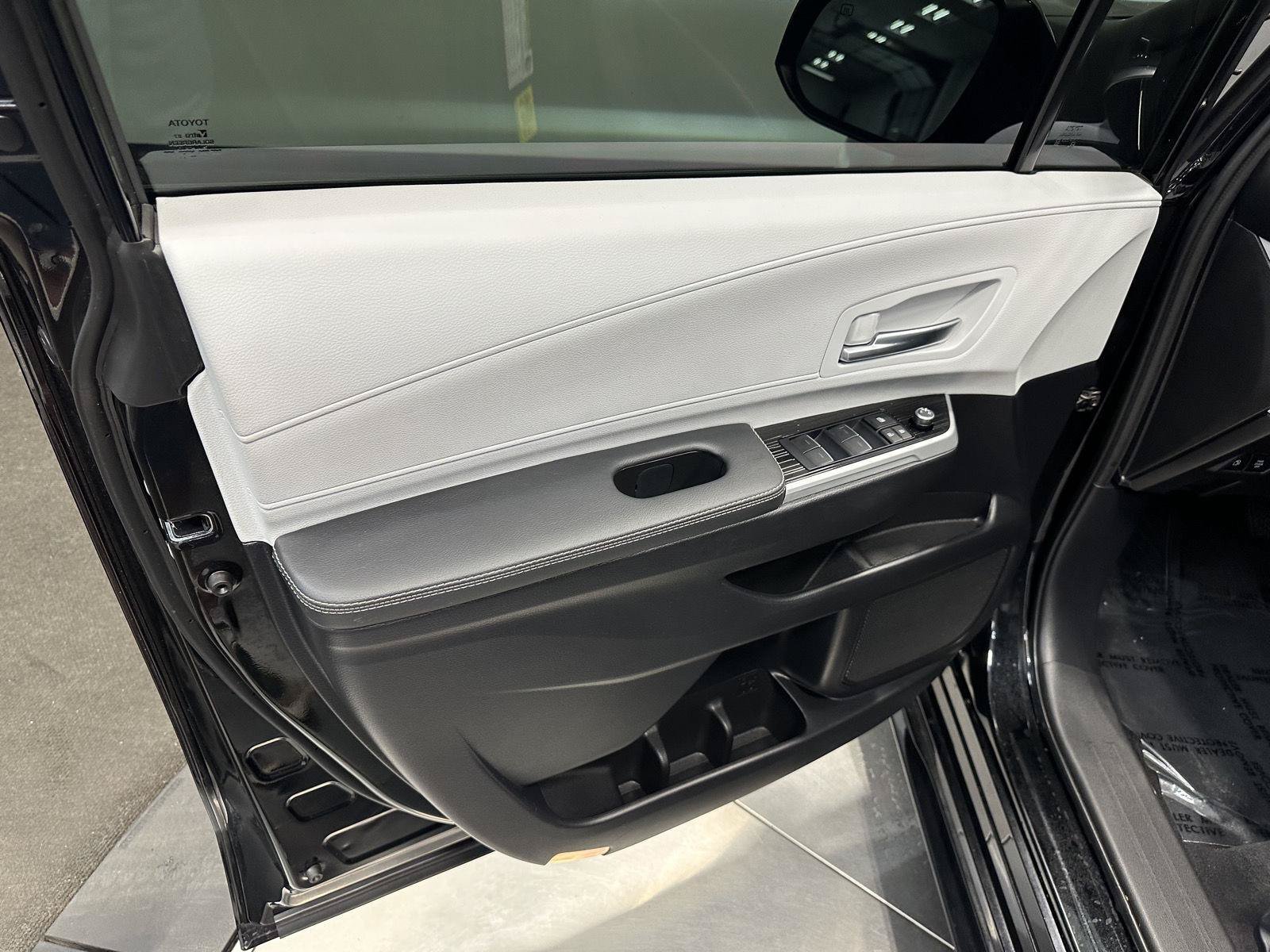 Used 2026 Toyota Sienna XSE AWD/4WD image 13