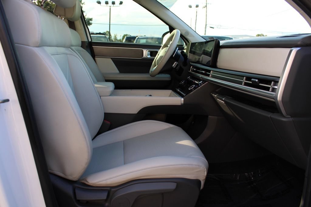Used 2024 Hyundai Santa Fe SEL FWD image 17