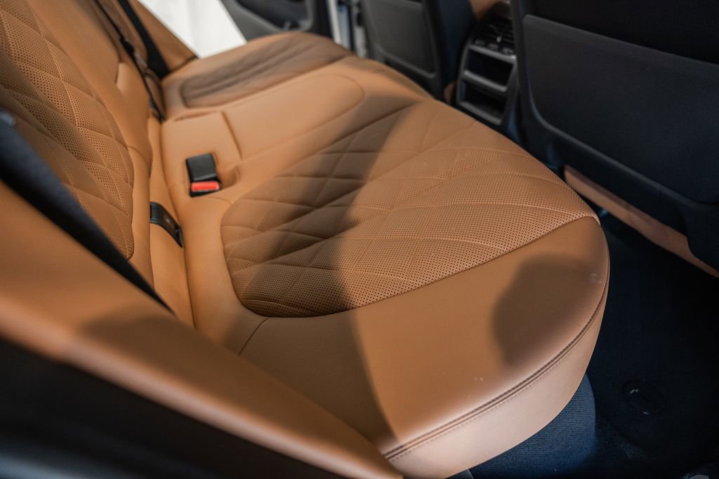 Used 2024 BMW X5 M60i image 38