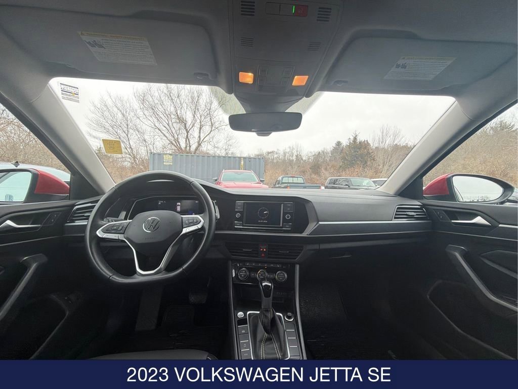Used 2023 Volkswagen Jetta SE image 27