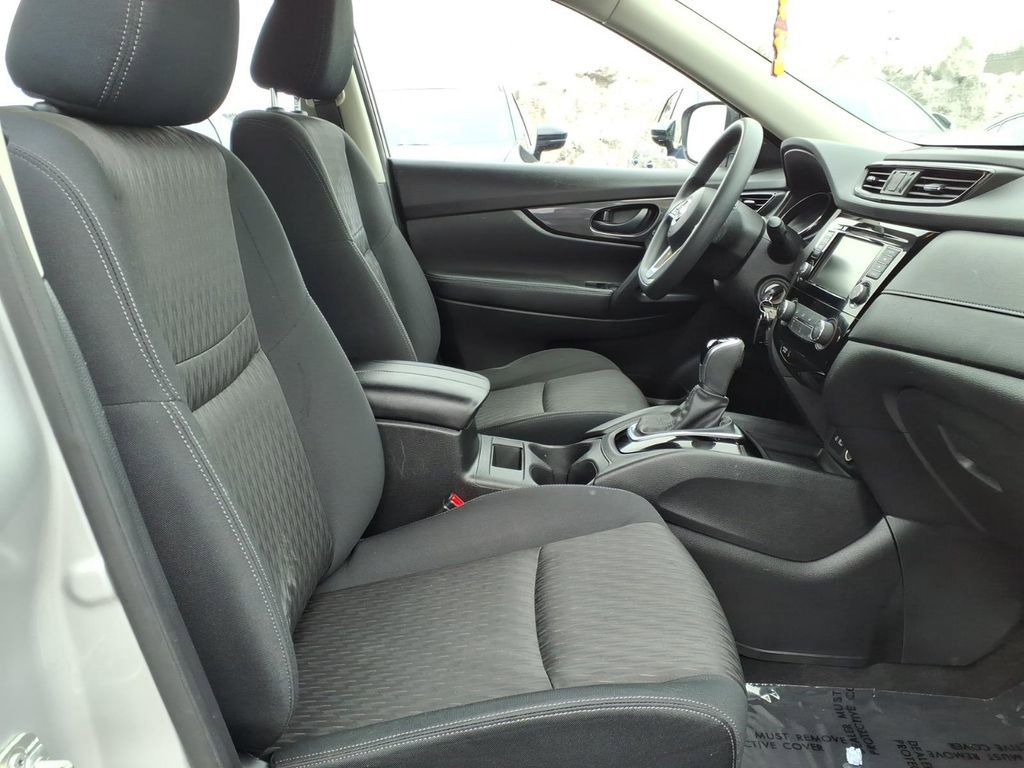 Used 2020 Nissan Rogue S image 5