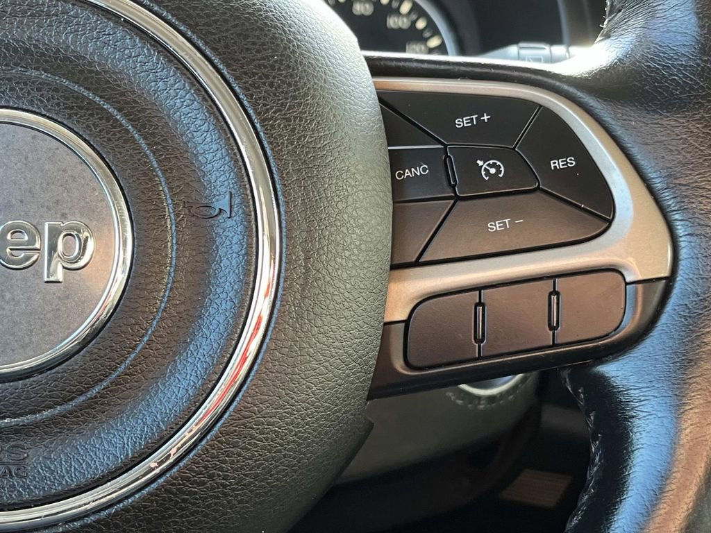 Used 2017 Jeep Renegade Latitude image 18