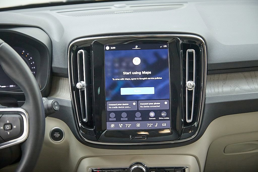 Certified 2023 Volvo XC40 B5 Plus w/ Driver Assist Package image 29