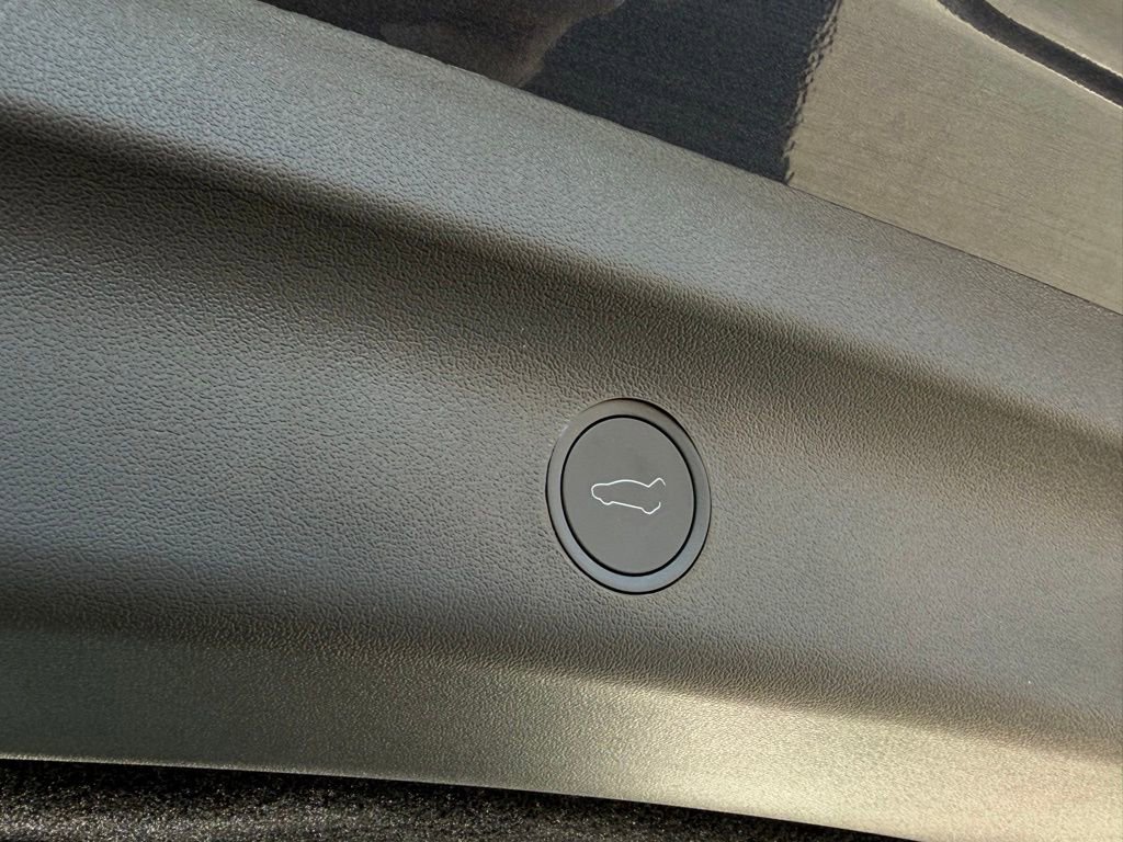 Used 2026 Tesla Model Y 2WD image 8