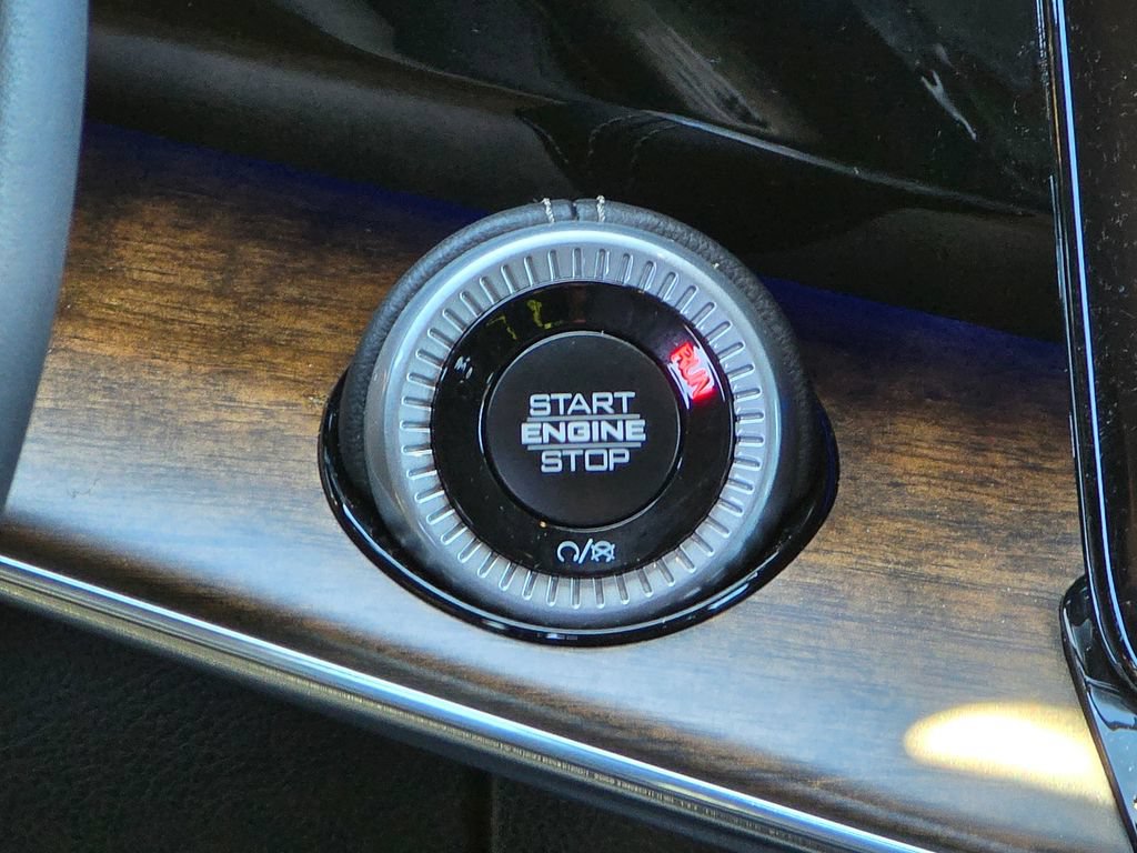 Used 2025 Jeep Grand Wagoneer 4WD image 37