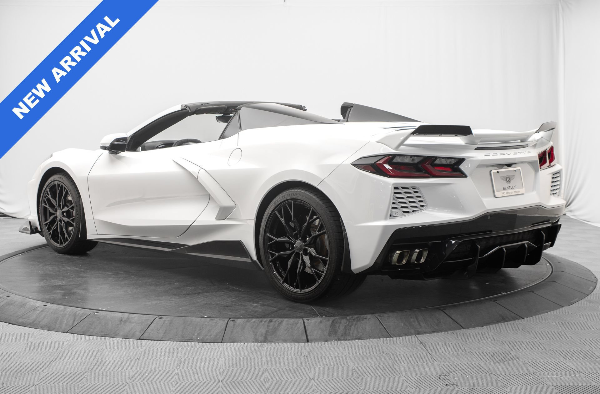 Used 2023 Chevrolet Corvette Stingray Preferred Conv w/ Z51 Performance Package RWD image 5