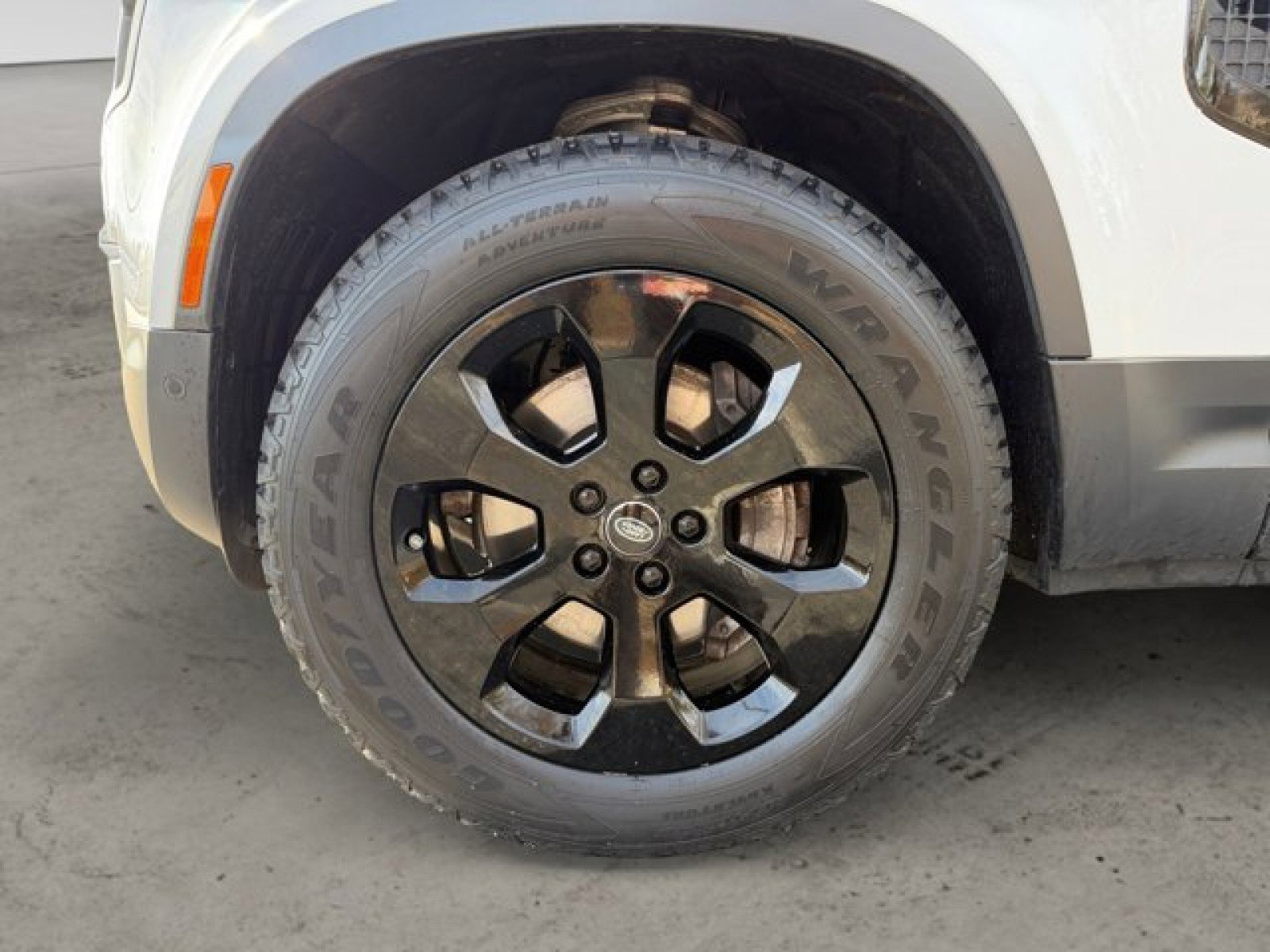 Used 2024 Land Rover Defender 130 S image 9