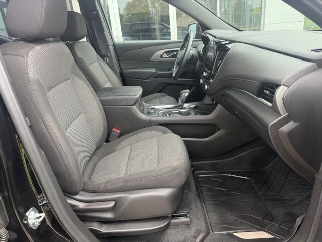 Used 2023 Chevrolet Traverse LT w/ Midnight/Sport Edition AWD/4WD image 17