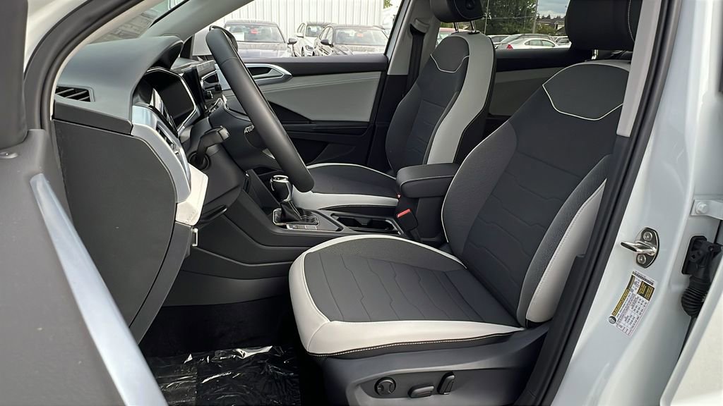 New 2025 Volkswagen Taos SE image 16