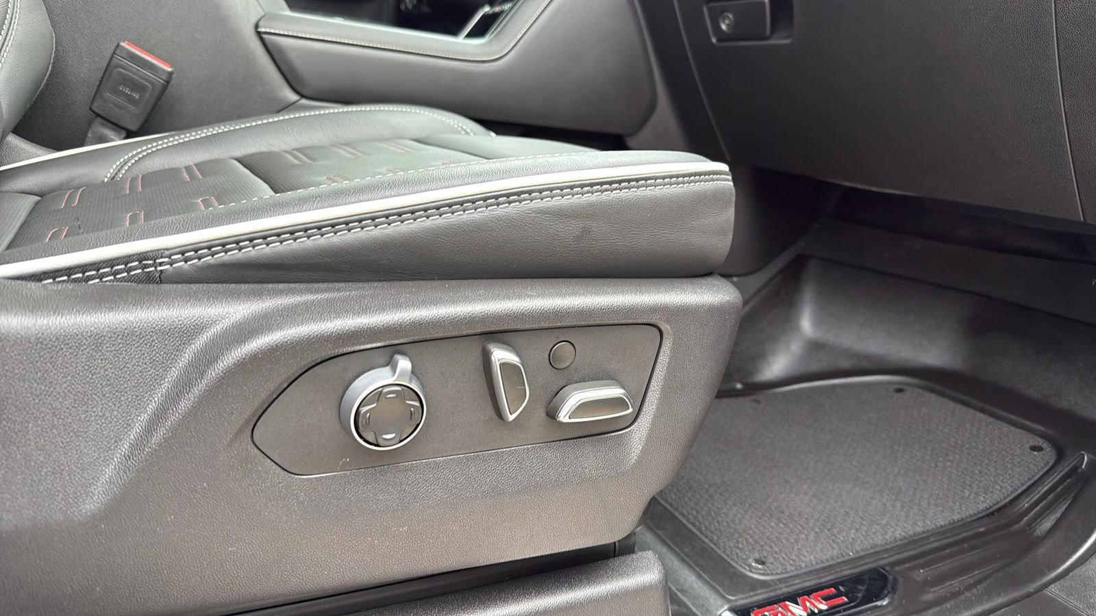 Used 2024 GMC Sierra 2500 AT4X image 25