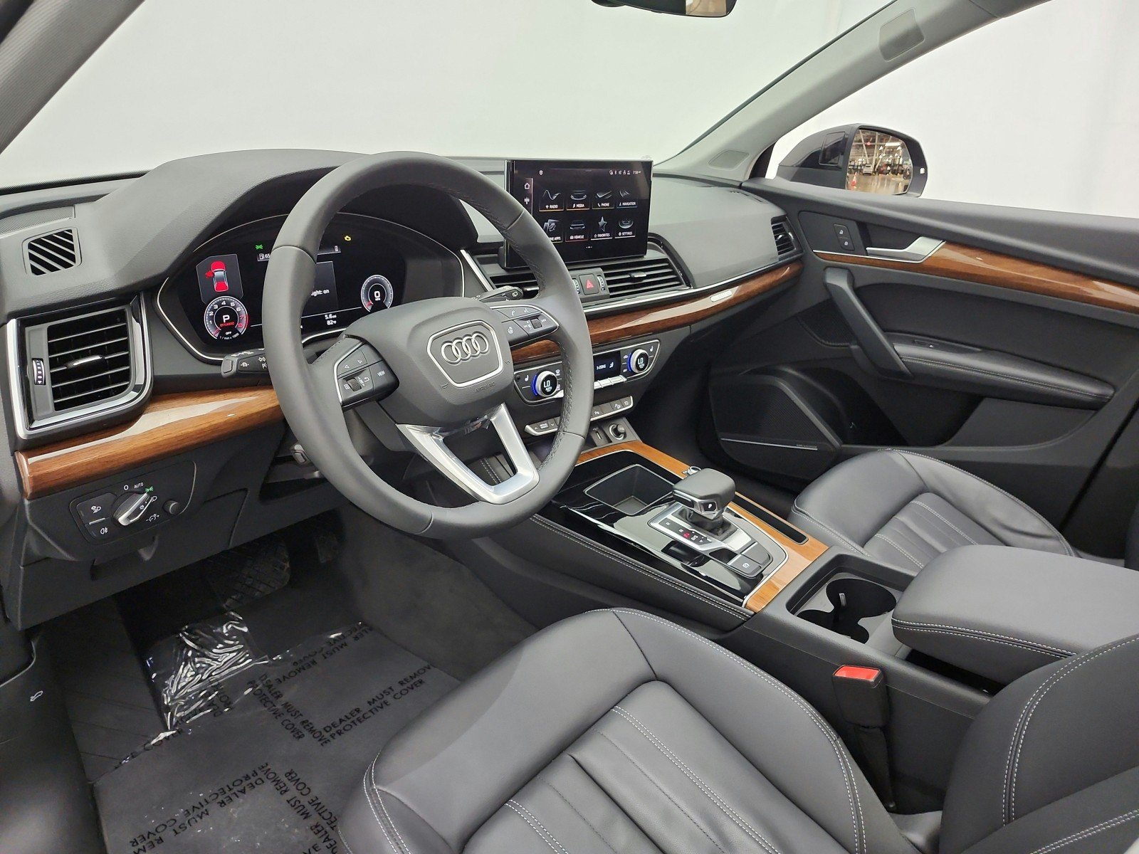 Used 2023 Audi Q5 2.0T Premium Plus w/ Premium Plus Package AWD/4WD image 12