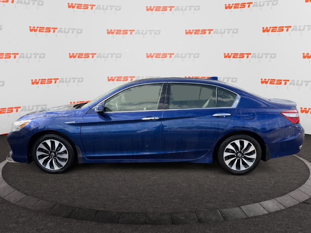 Used 2017 Honda Accord Touring image 2