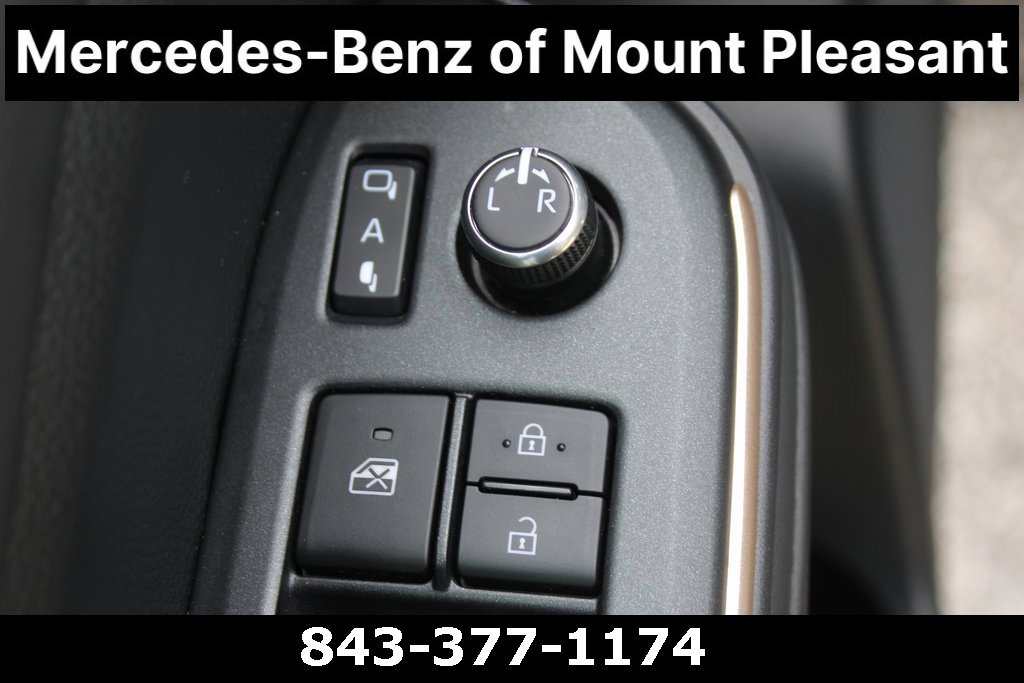 Used 2023 Toyota Crown Limited image 18