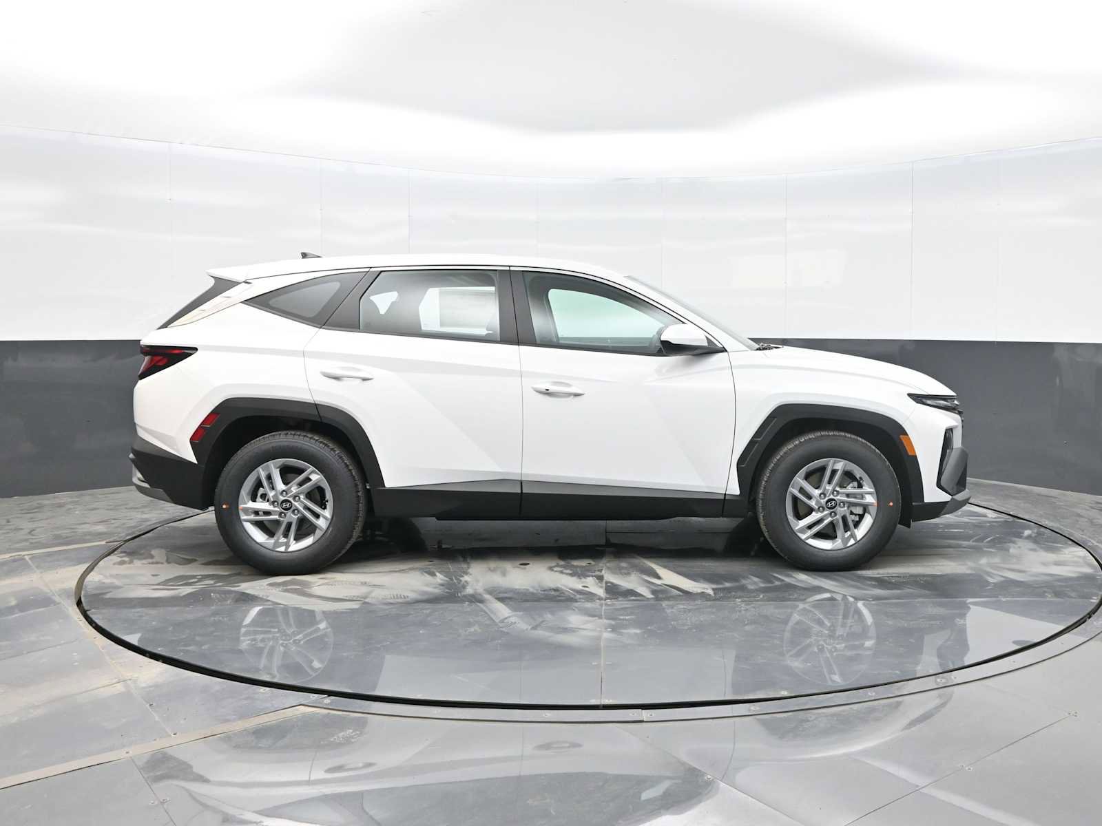 New 2026 Hyundai Tucson SE image 9